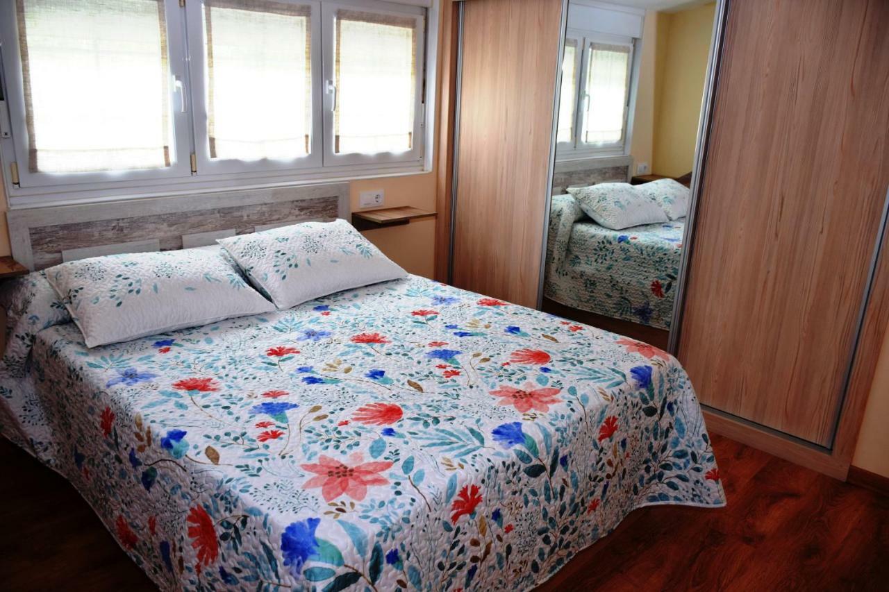 O Mencer Do Camino Apartment Cee Exterior photo